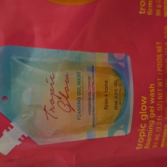 Tree Hut Tropic Glow Travel Kit - Picture 3 of 6